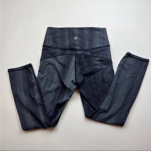 Lululemon In Movement Crop 23" Linear Spray Dye White Black Leggings